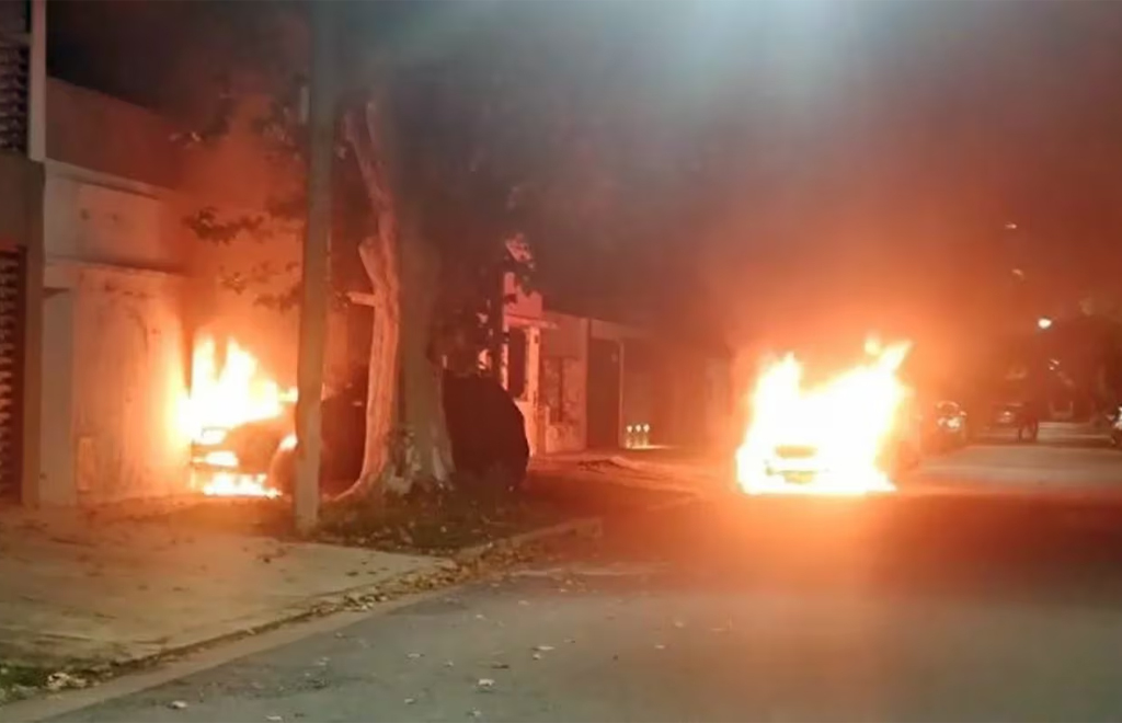 VIOLENCIA NARCO EN ROSARIO: INCENDIARON 13 AUTOS Y DEJARON AMENAZAS CONTRA BULLRICH Y PULLARO