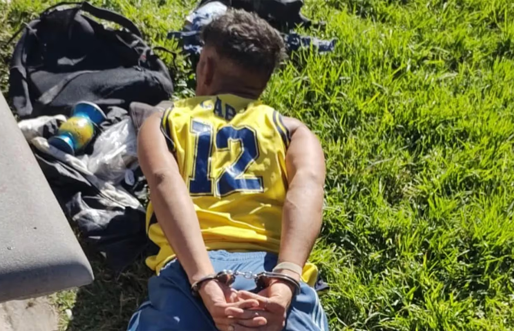 UN HOMBRE INTENTÓ ENTRAR A CASA ROSADA CON UN MACHETE Y FUE DETENIDO POR LA POLICÍA