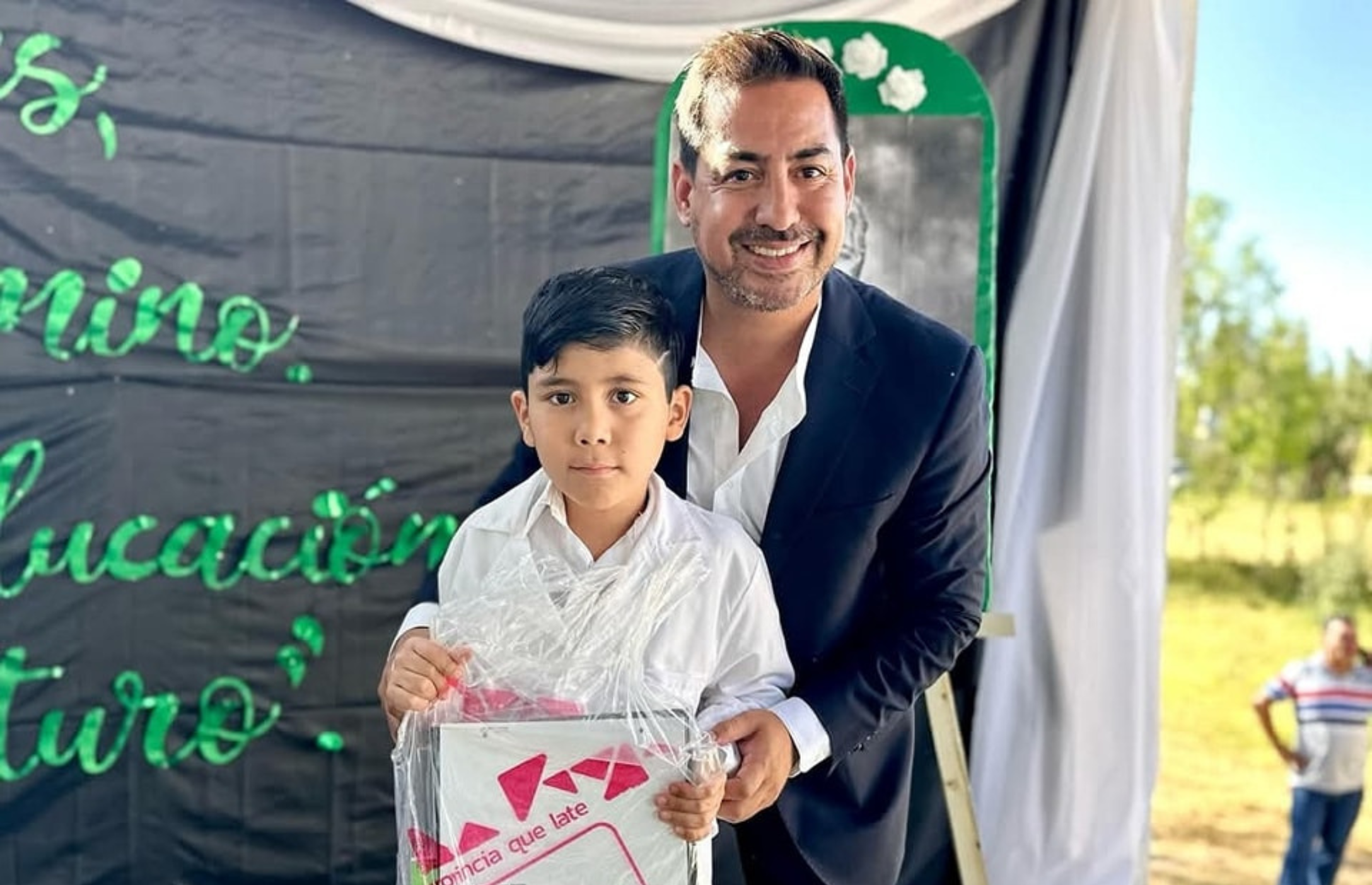 ENTREGARON KITS ESCOLARES EN VINCHINA PARA GARANTIZAR IGUALDAD EDUCATIVA