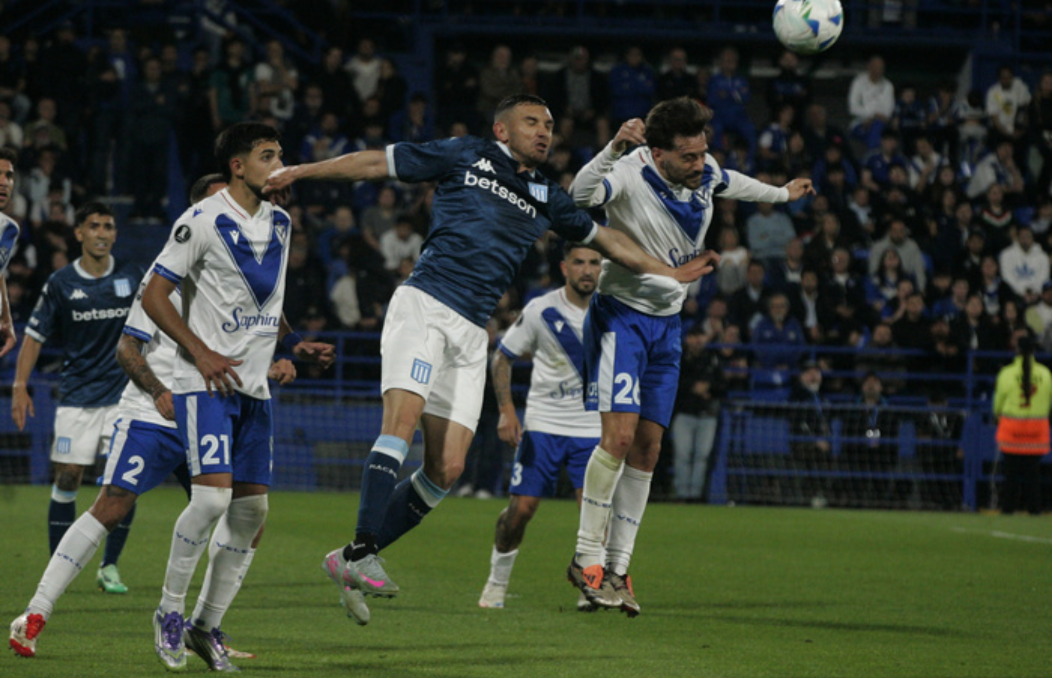COPA LIBERTADORES: RACING DIO UN GRAN PASO Y LE GANÓ A VELEZ EN LINIERS