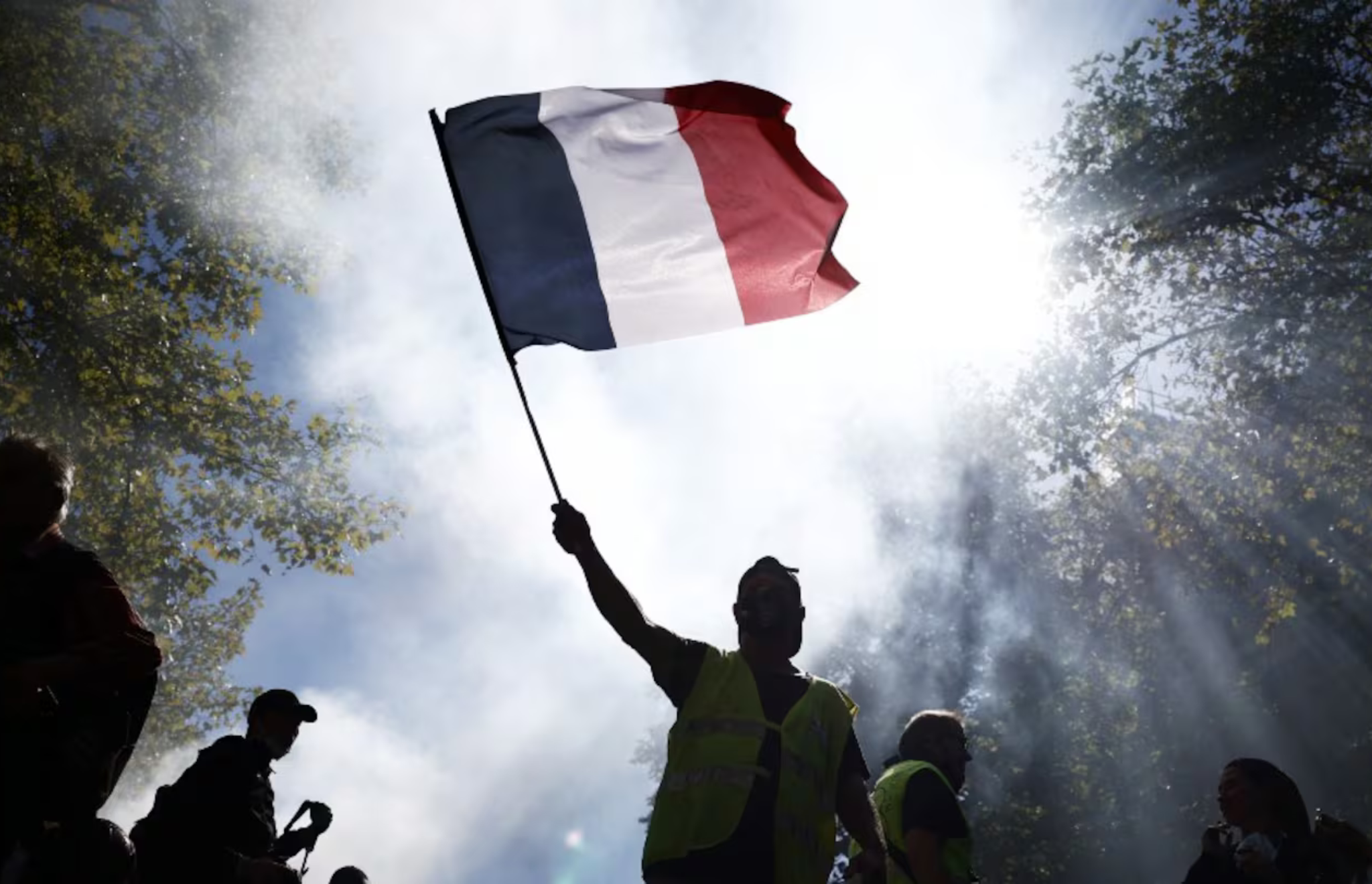 MEDIO MILLÓN DE PERSONAS PROTESTARON EN FRANCIA CONTRA EL PLAN DE AJUSTE DEL NUEVO PRIMER MINISTRO