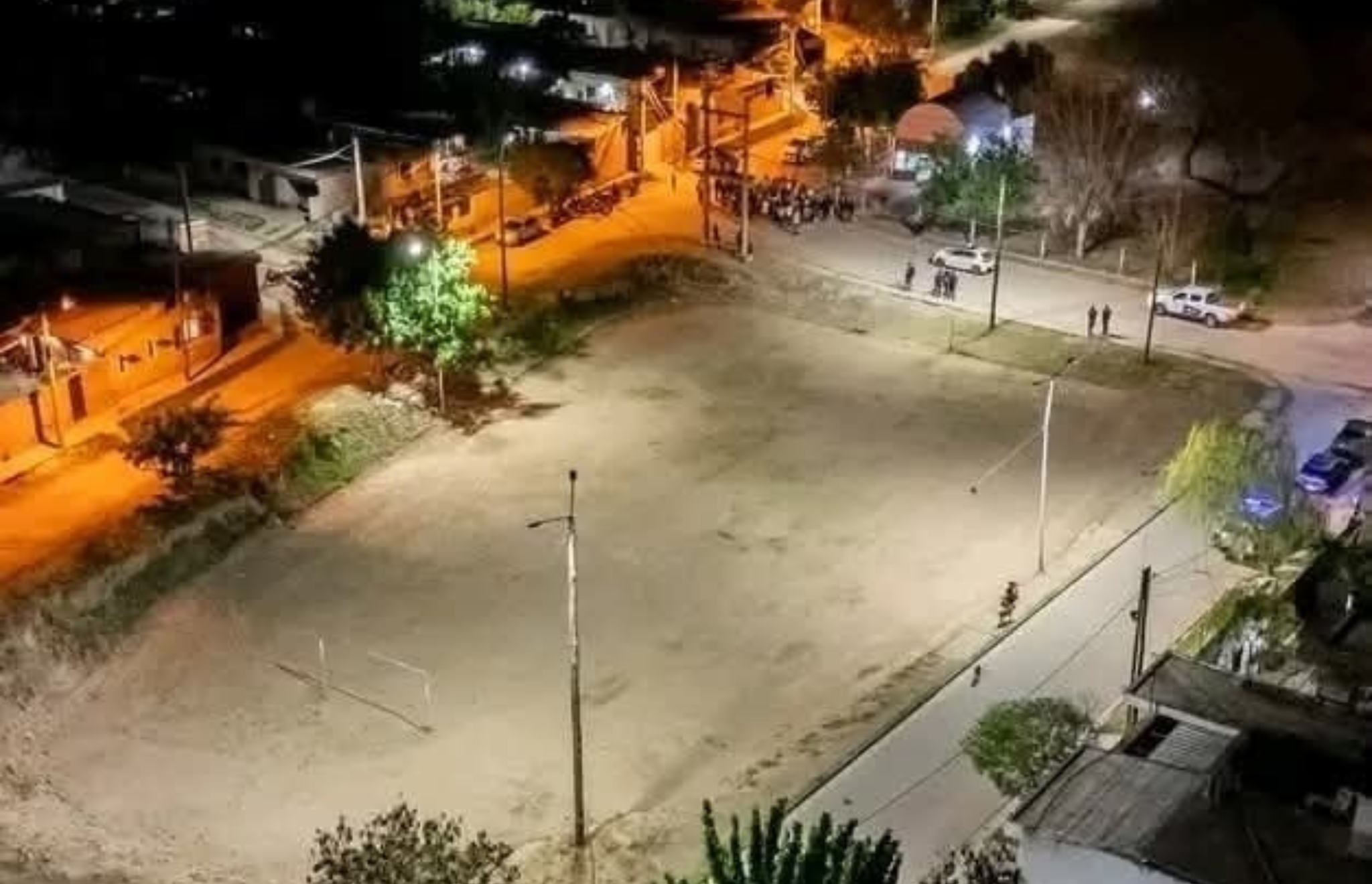 VECINOS FELICES: MEJOR ILUMINACIÓN EN LA ZONA OESTE
