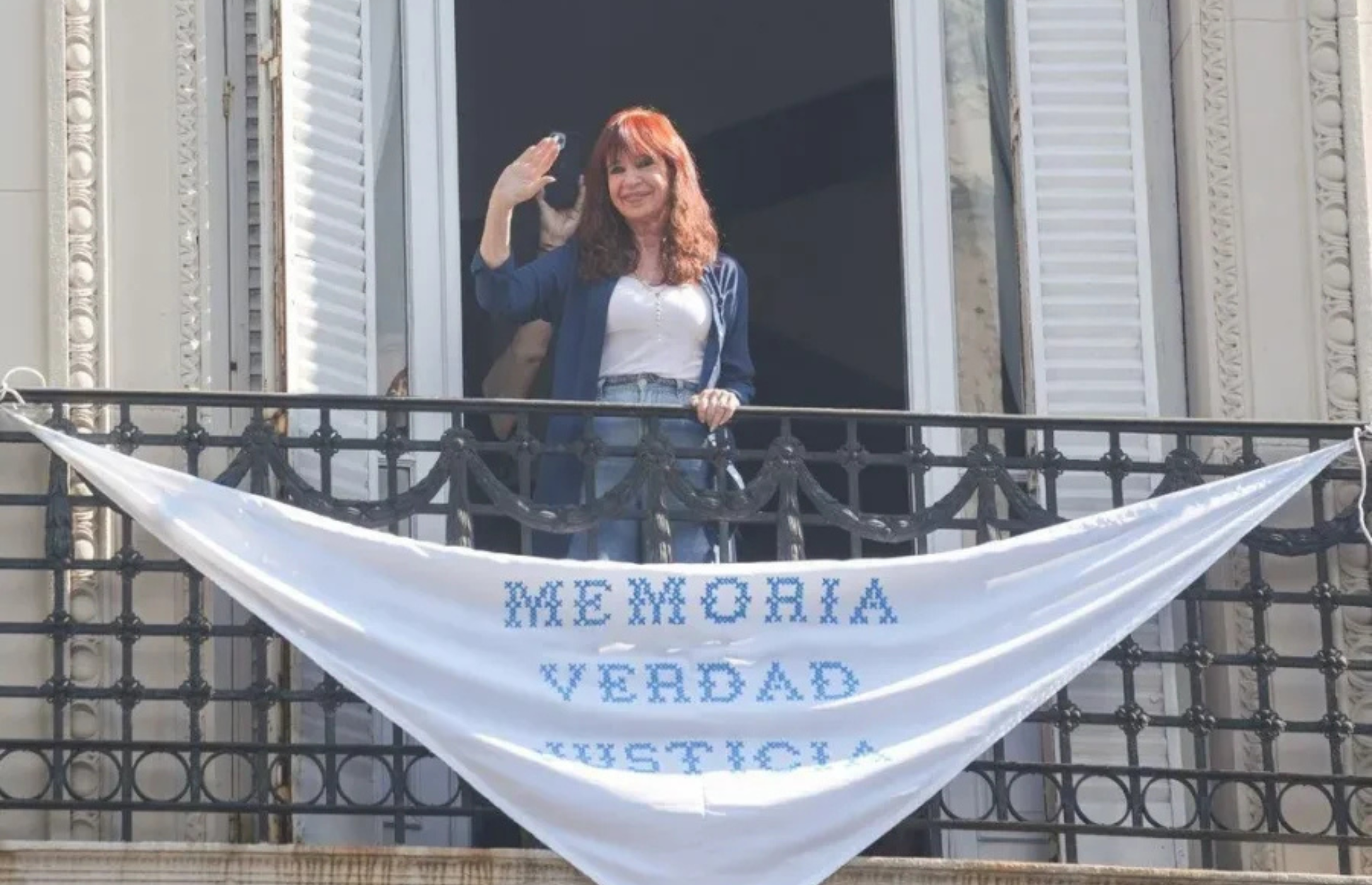 LUCIANI VUELVE AL ATAQUE Y QUIERE QUE CRISTINA NO SALGA AL BALCÓN