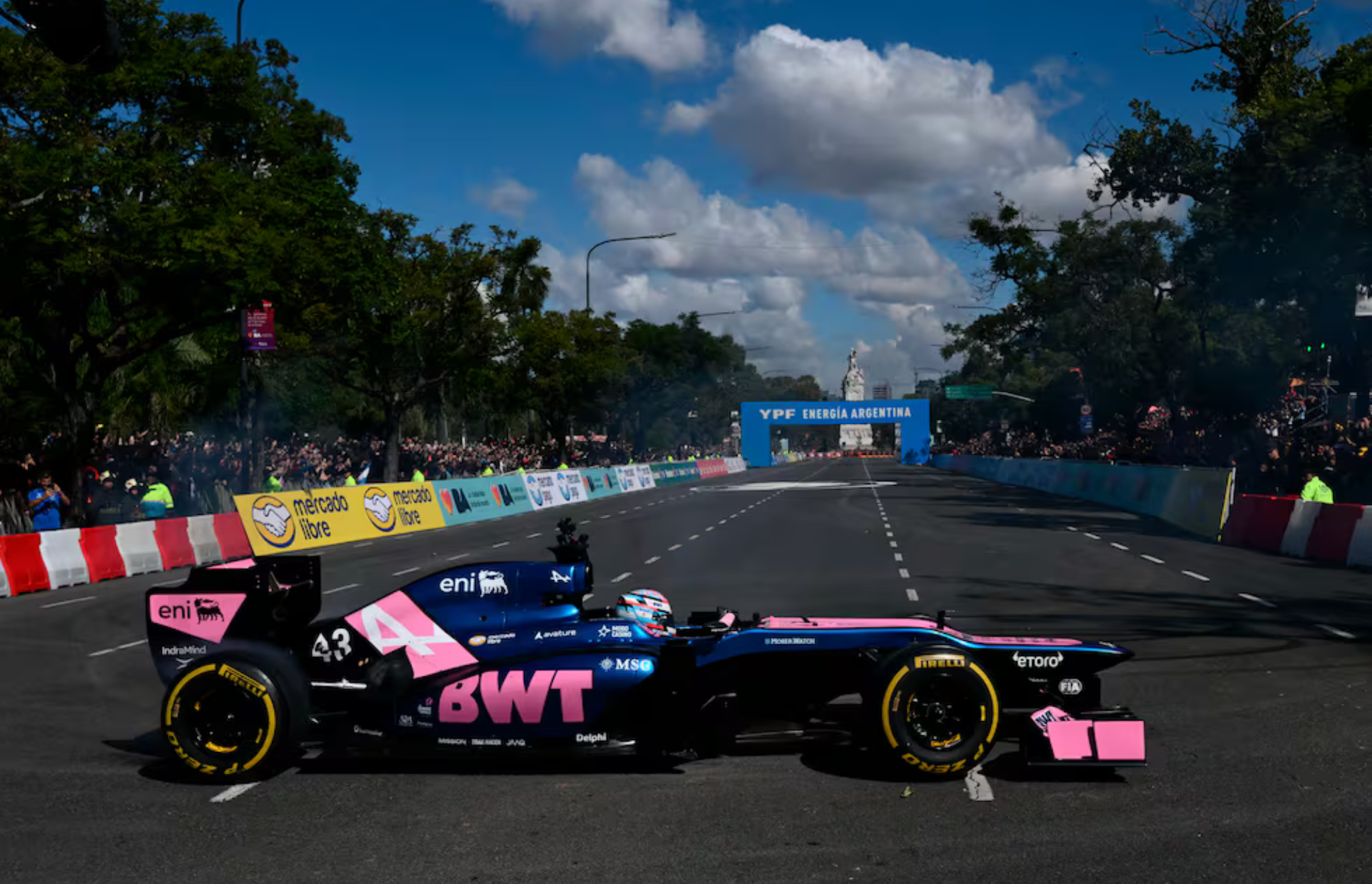 HISTÓRICA EXHIBICIÓN DE COLAPINTO EN BUENOS AIRES ANTE MÁS DE 600 MIL PERSONAS