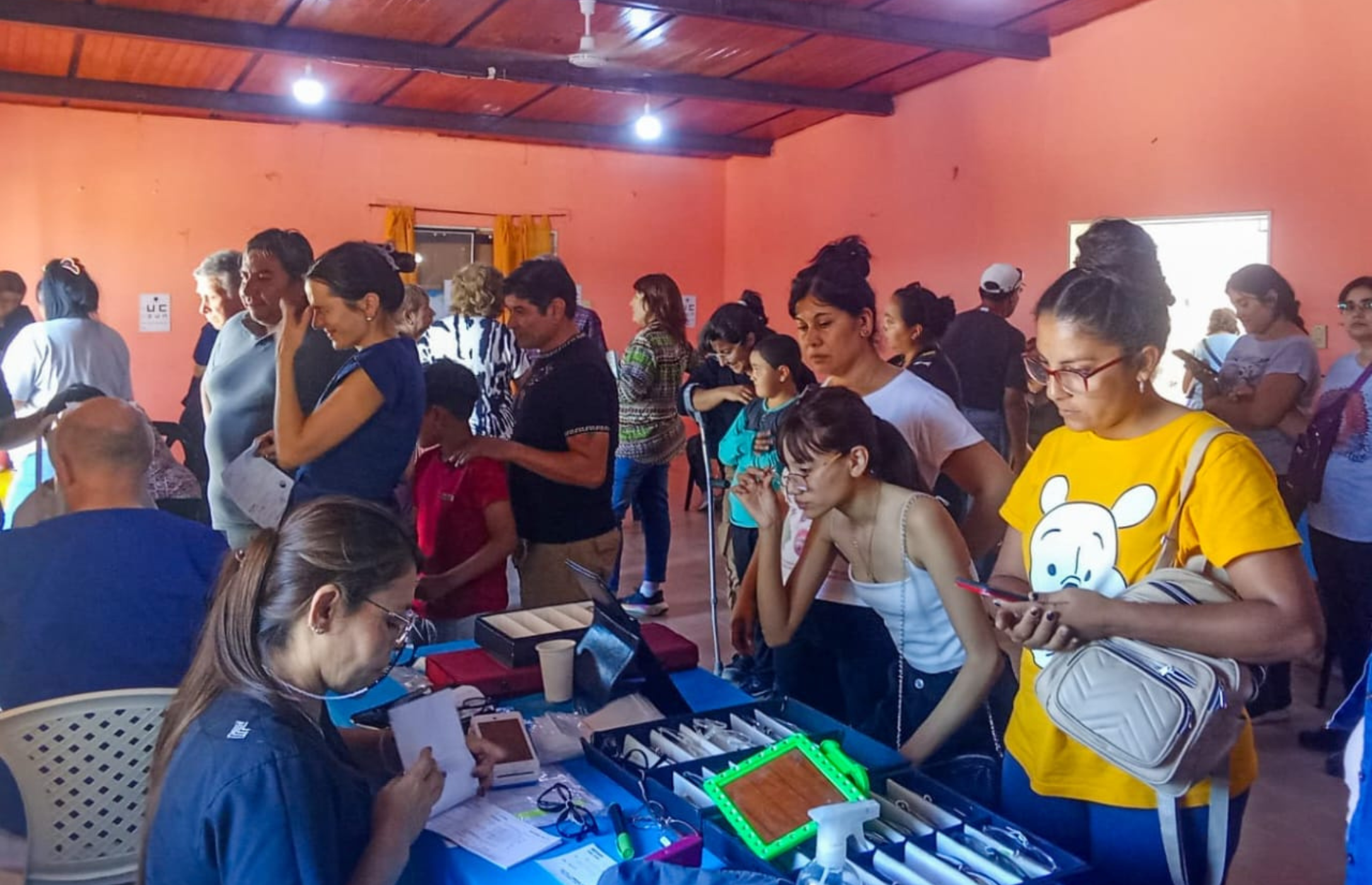 MÁS DE 200 VECINOS ACCEDIERON A CONTROLES, ESTUDIOS Y ANTEOJOS A BAJO COSTO