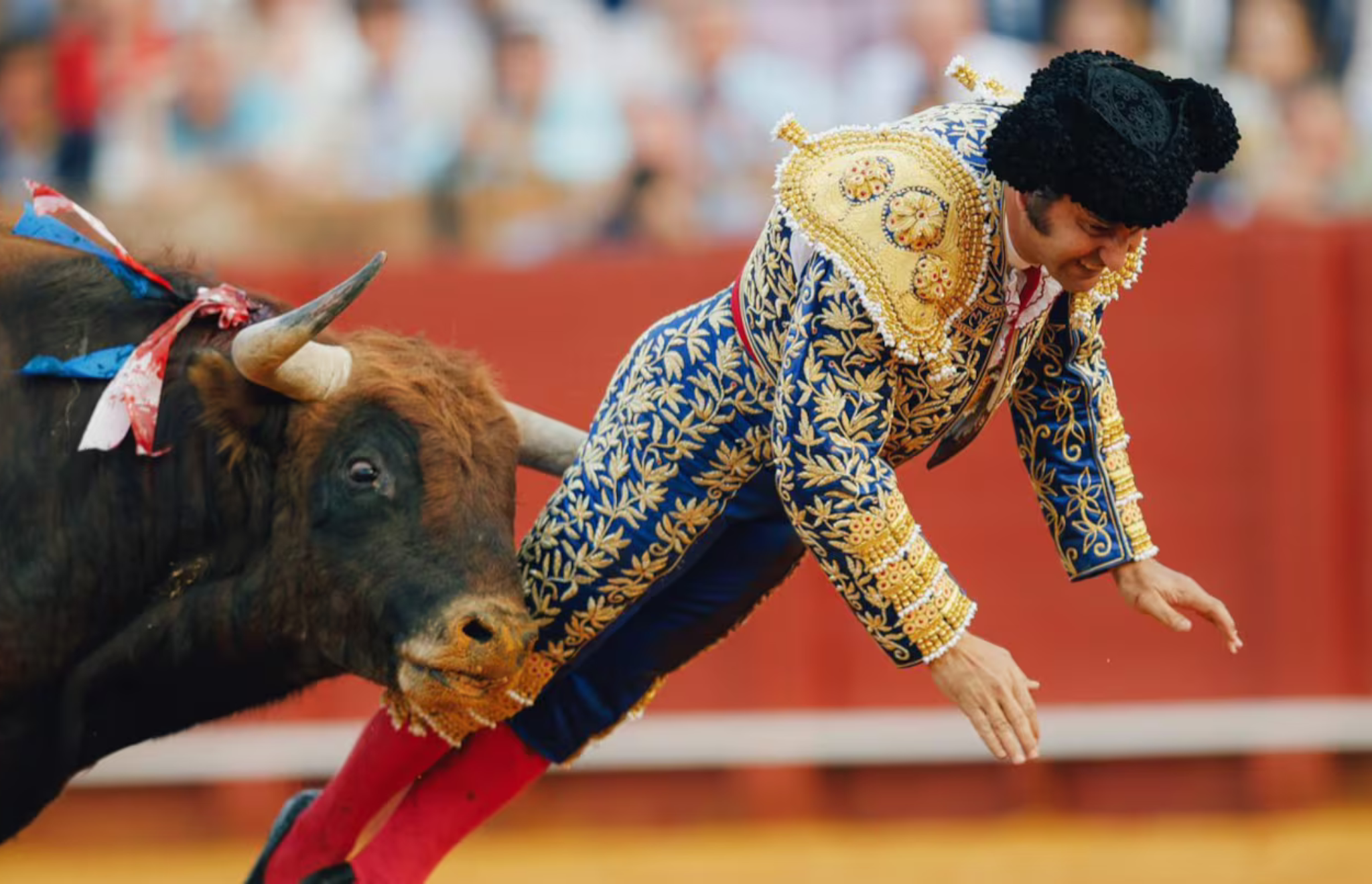 UN FAMOSO TORERO ESPAÑOL FUE CORNEADO Y ESTÁ MUY GRAVE