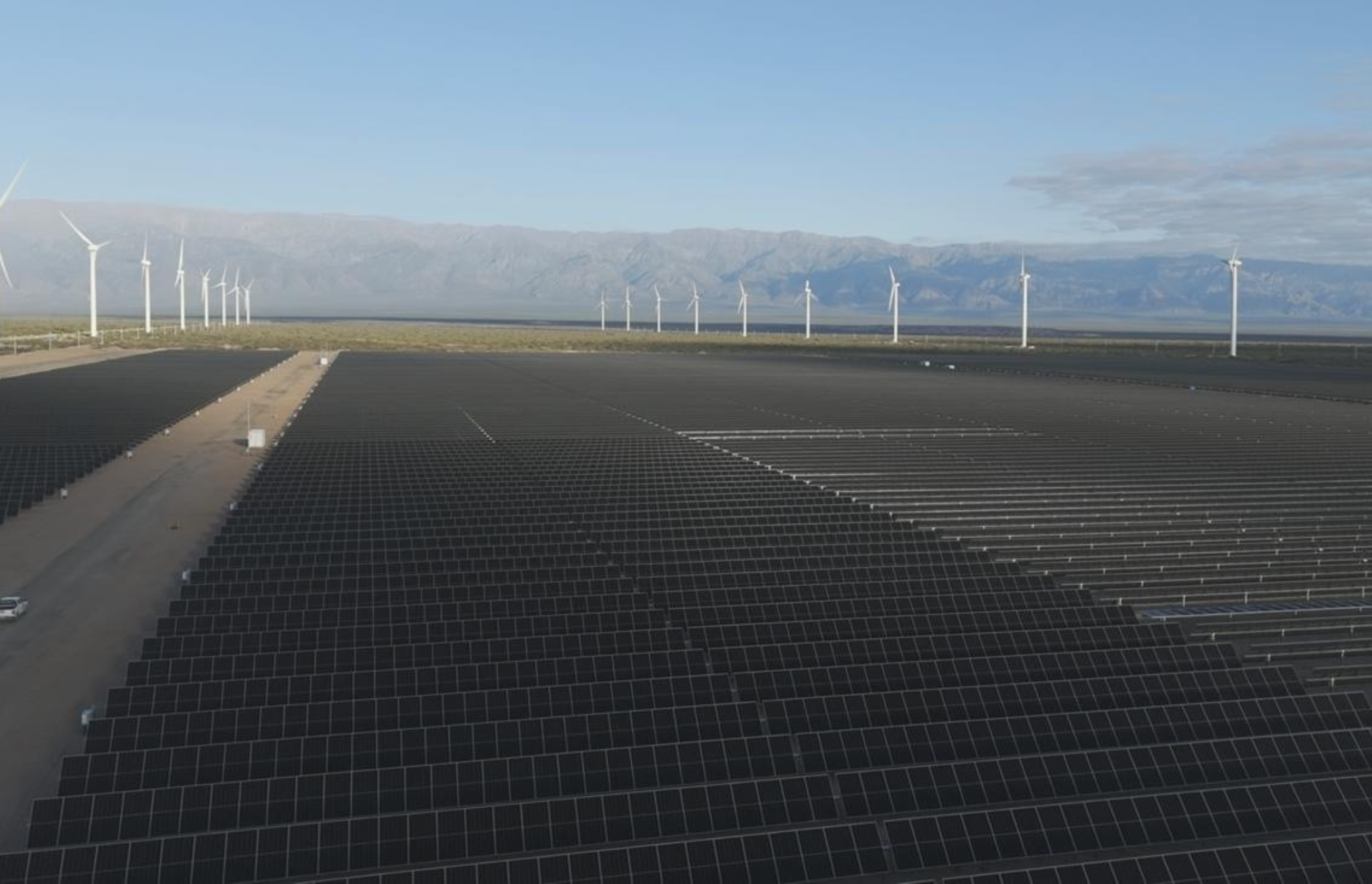 PARQUE ARAUCO AVANZA EN SU PROYECTO HÍBRIDO CON LA FINALIZACIÓN DEL MONTAJE DEL PARQUE SOLAR ARAUCO I