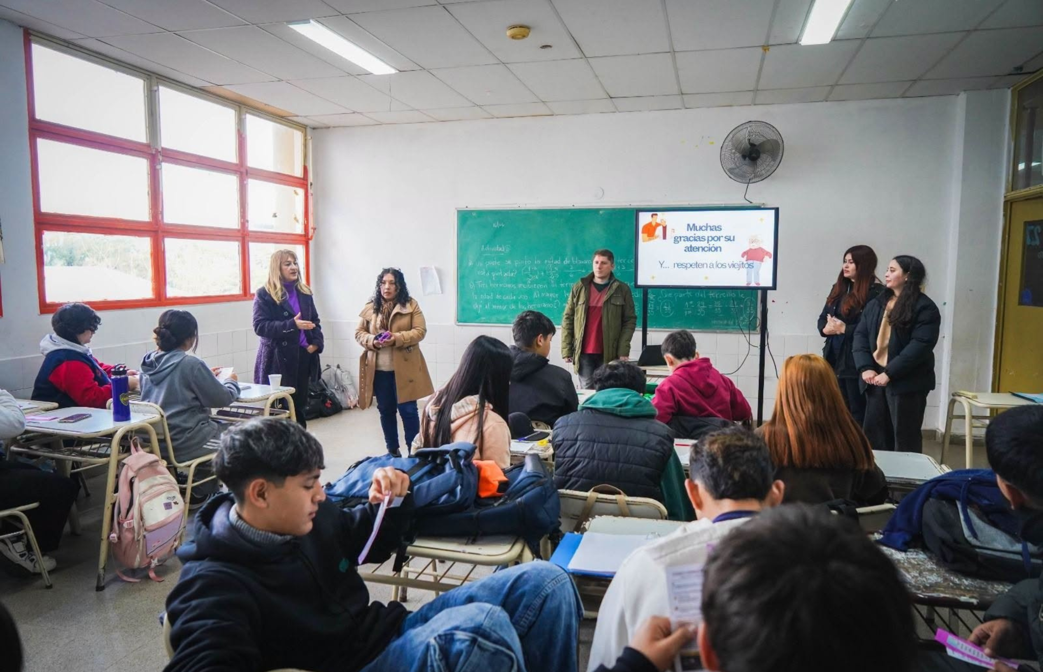 ESTUDIANTES DEL COLEGIO PROVINCIAL N.° 8 PARTICIPARON EN UNA JORNADA PARA DERRIBAR PREJUICIOS SOBRE LA VEJEZ