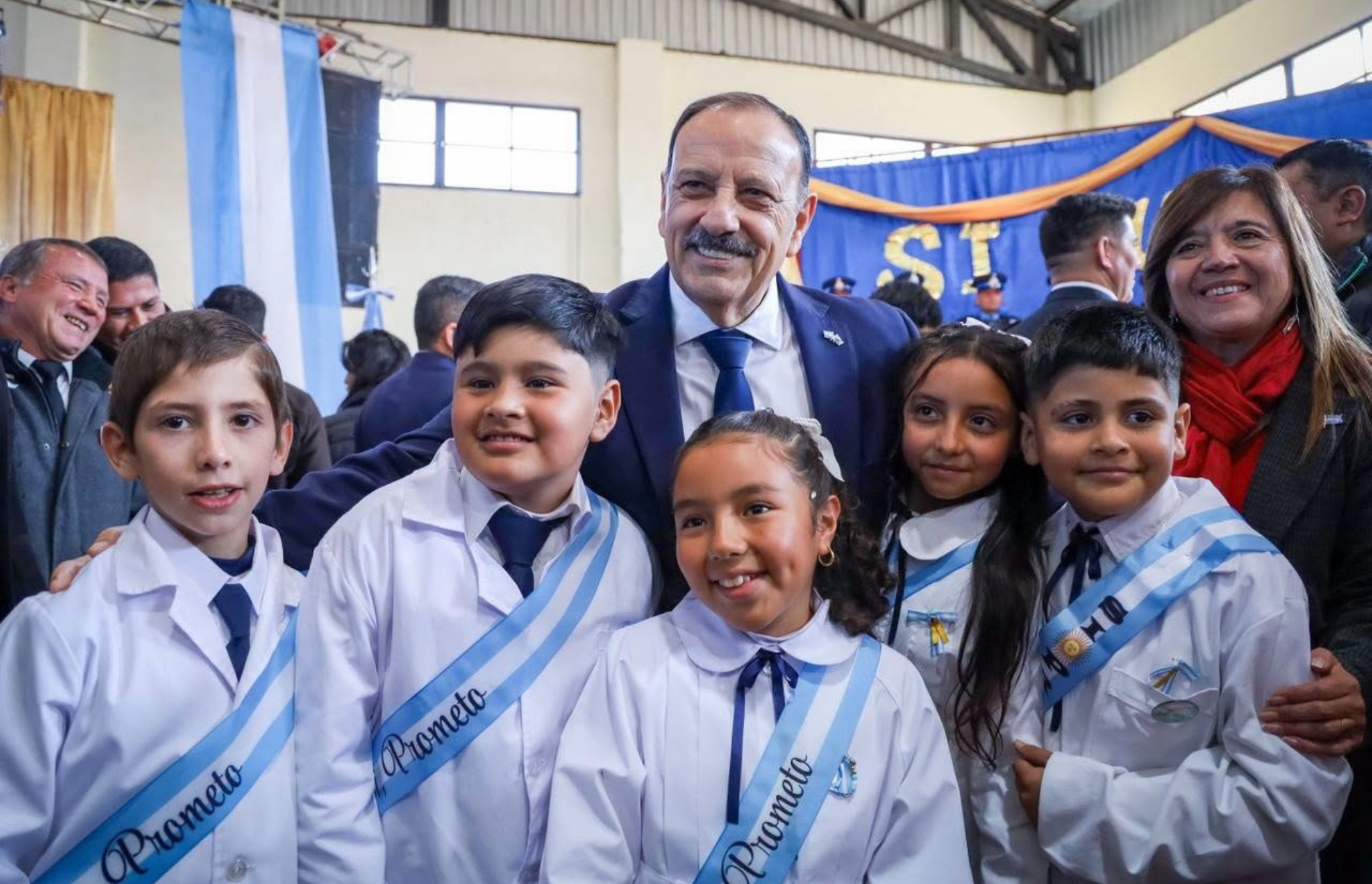 QUINTELA REIVINDICÓ LA EDUCACIÓN PÚBLICA AL TOMAR LA PROMESA DE LEALTAD A LA BANDERA EN FAMATINA