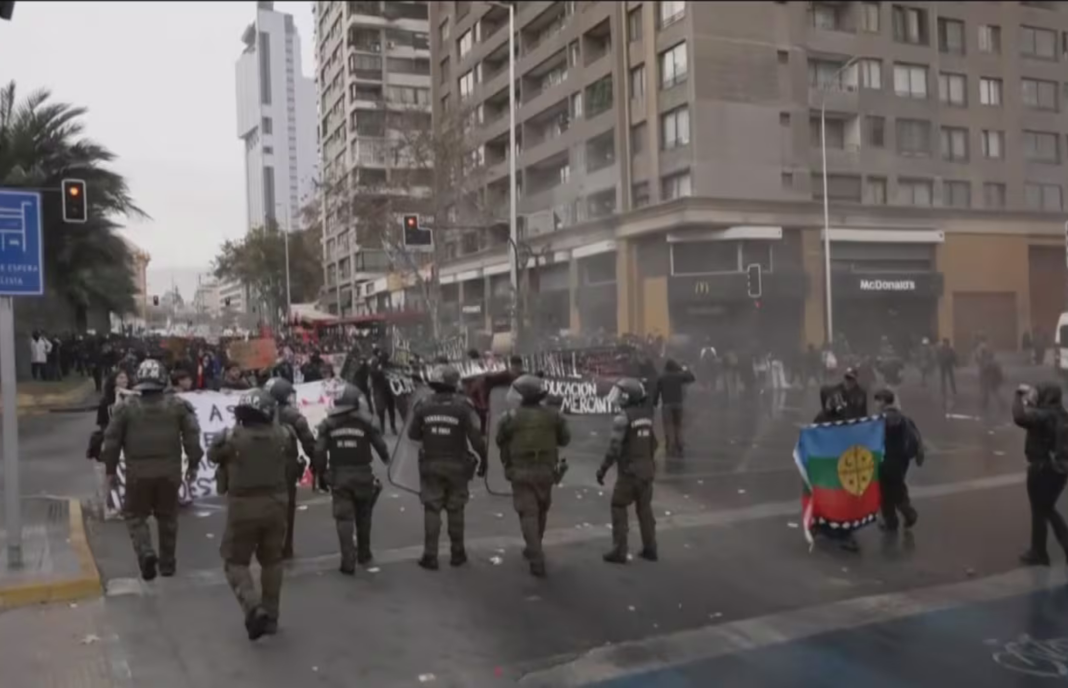 INCIDENTES ENTRE ESTUDIANTES Y LA POLICIA EN LA MARCHA UNIVERSITARIA CONTRA EL GOBIERNO DE KAST EN CHILE