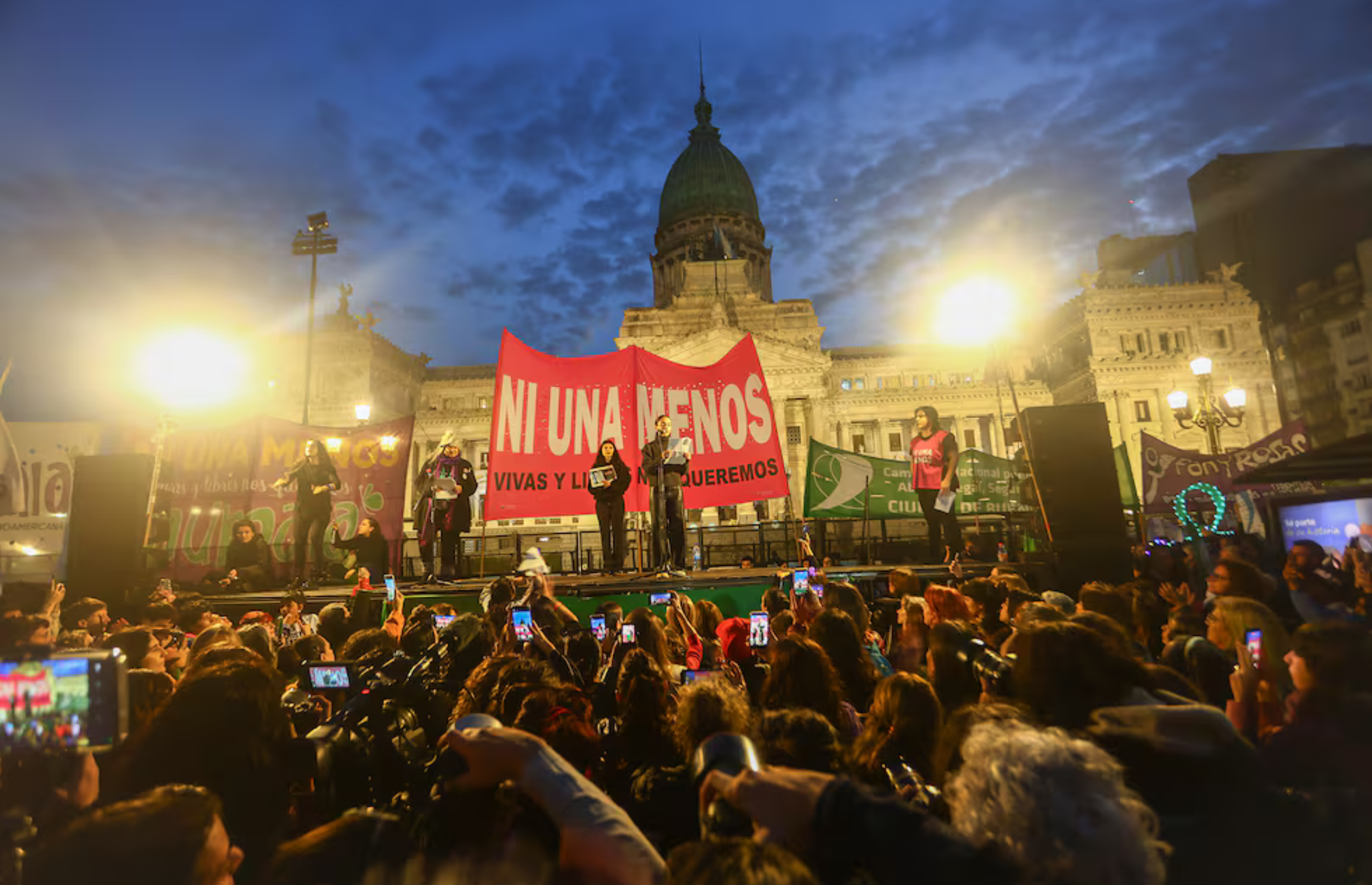 MASIVA MOVILIZACIÓN POR EL «NI UNA MENOS» AL CONGRESO