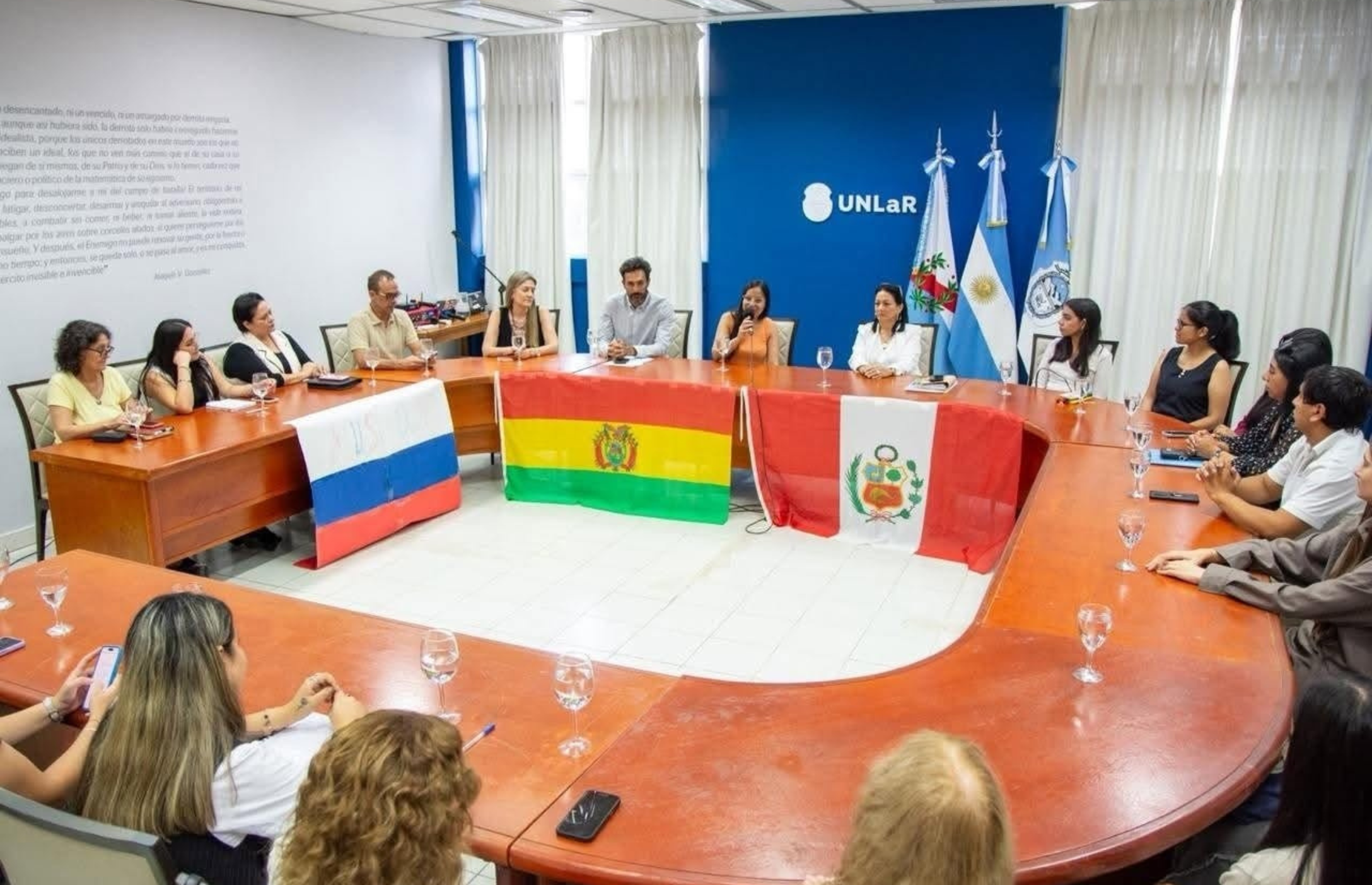 LA UNLAR RECIBE AL MUNDO: ESTUDIANTES DE RUSIA, BOLIVIA Y PERÚ ELIGIERON LA UNIVERSIDAD RIOJANA PARA SU INTERCAMBIO ACADÉMICO