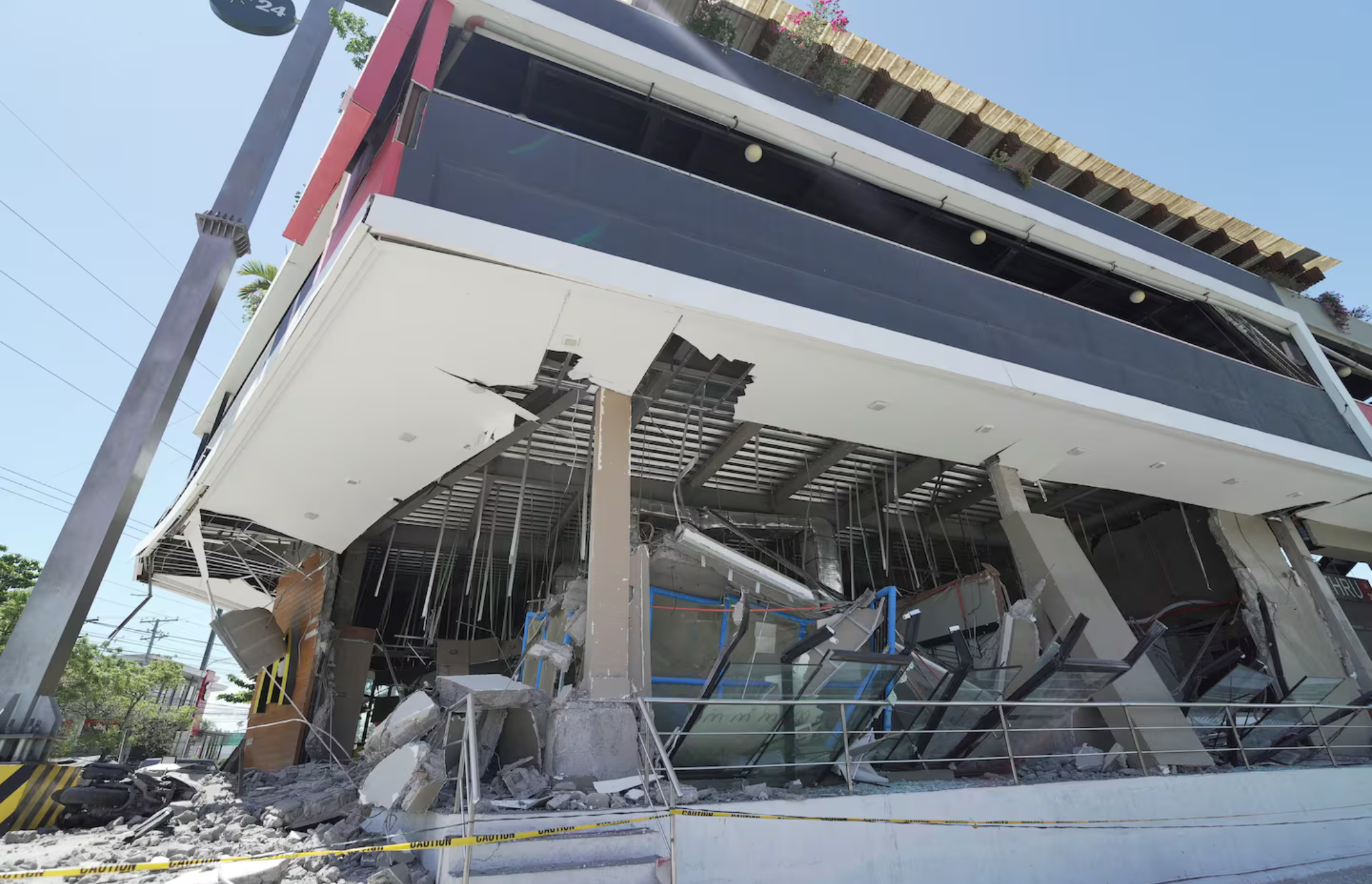 DEVASTADOR TERREMOTO EN FILIPINAS: AL MENOS 35 MUERTOS