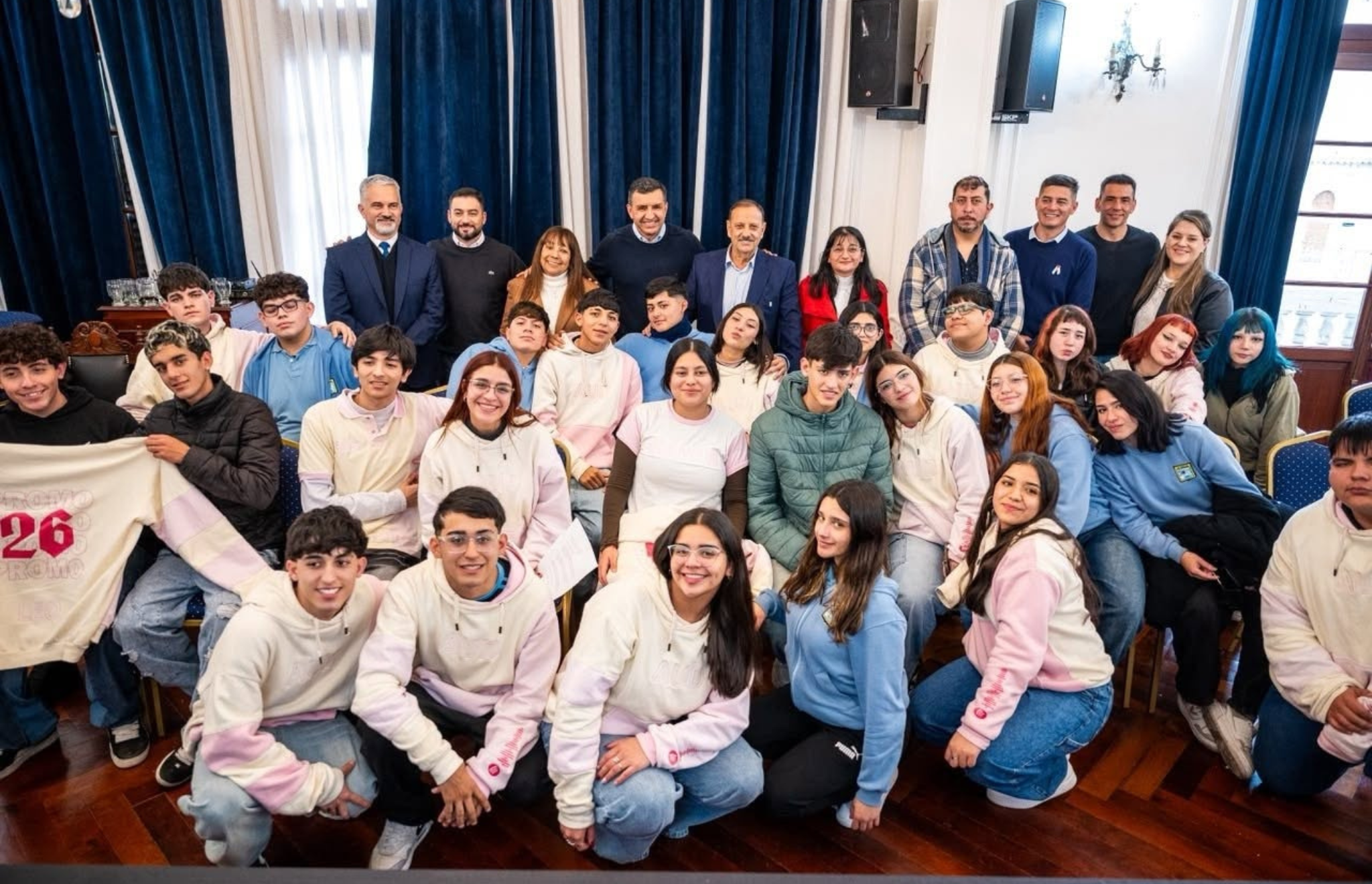 QUINTELA RECIBIÓ A ESTUDIANTES DEL COLEGIO PROVINCIAL N° 1 Y RATIFICÓ LA IMPORTANCIA DE ESCUCHAR A LAS JUVENTUDES