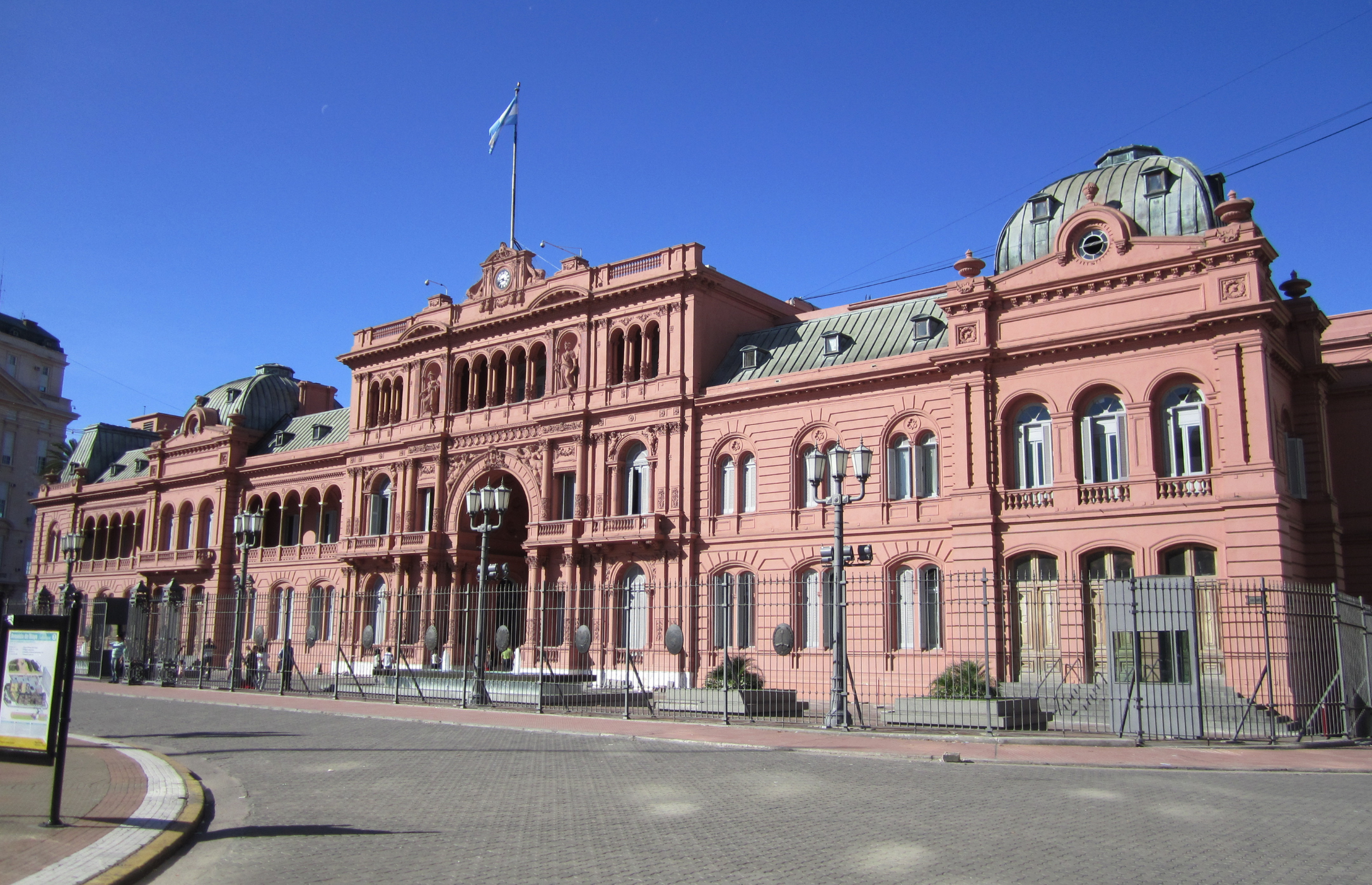 MILEI LE OFRECIÓ LA CASA ROSADA A LA SELECCIÓN Y PROMETIÓ NO ESTAR