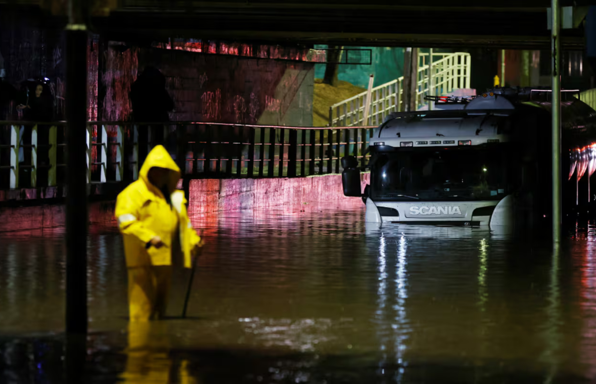 FEROZ TEMPORAL EN CHILE: CUATRO MUERTOS Y MILES DE EVACUADOS