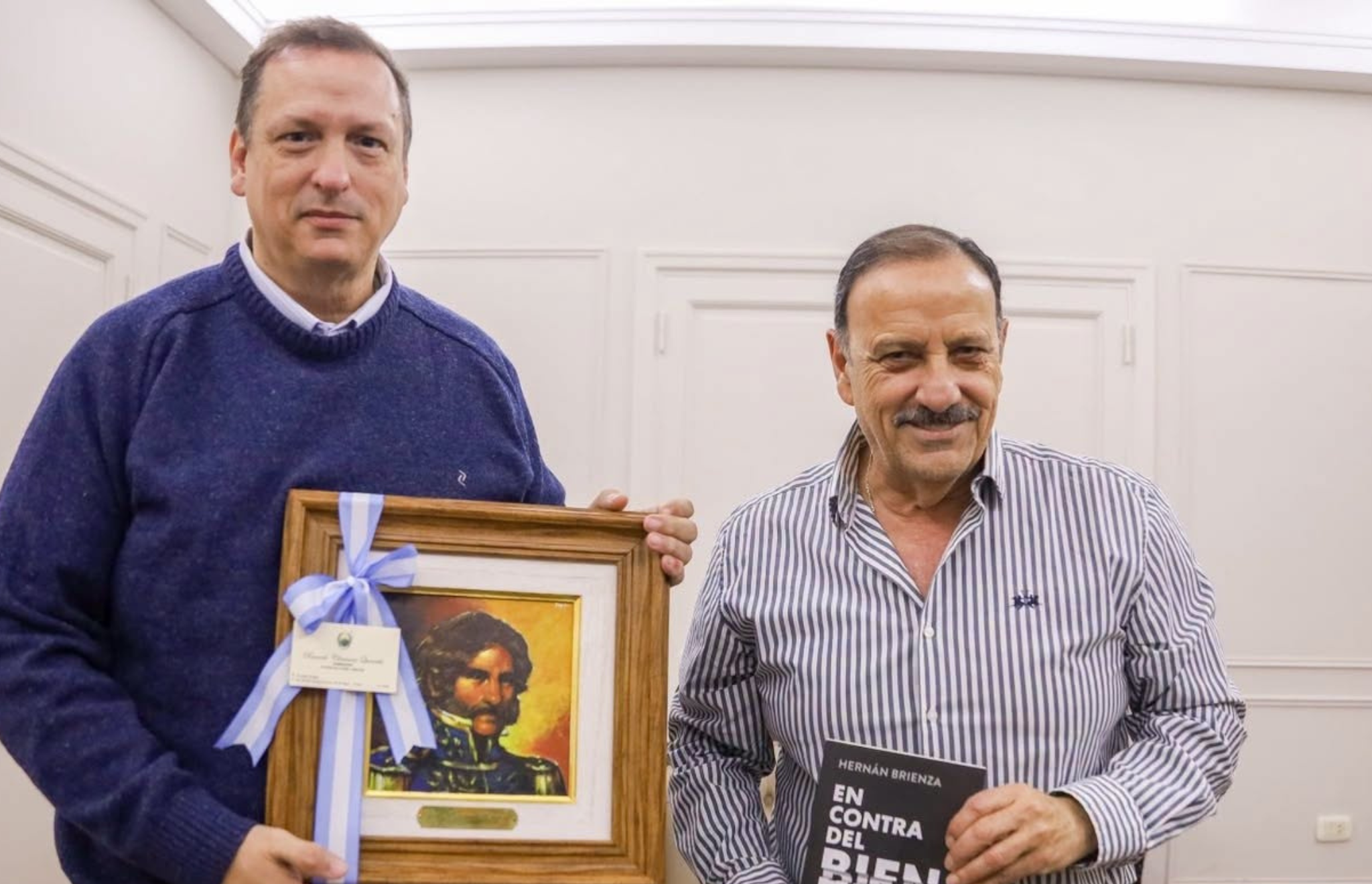 QUINTELA RECIBIÓ A HERNÁN BRIENZA, QUIEN PRESENTÓ EN LA RIOJA SU LIBRO «EN CONTRA DEL BIEN»