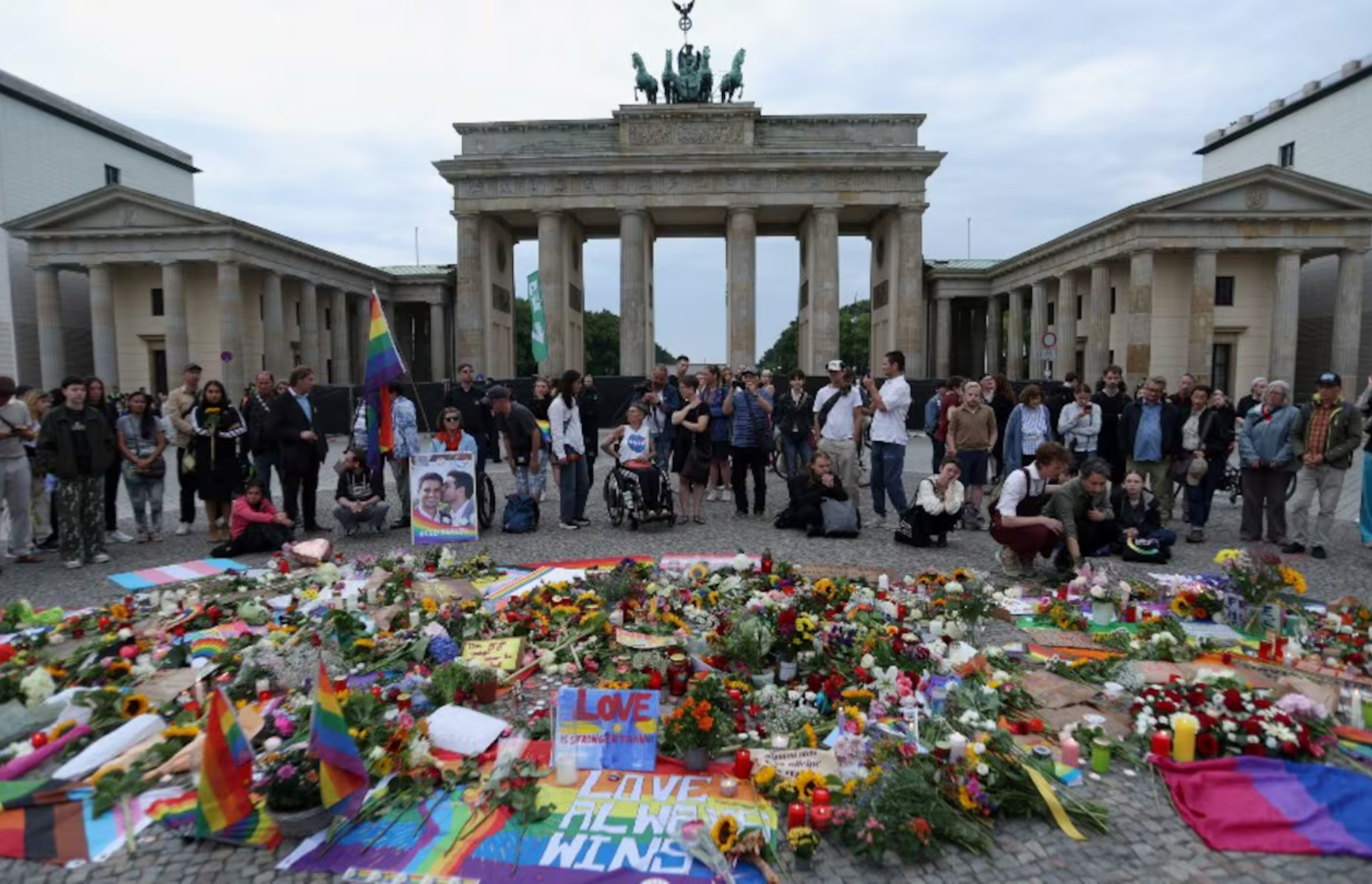 CONDUCTOR ATROPELLÓ A UNA MULTITUD EN LA MARCHA DEL ORGULLO EN BERLÍN: HAY UN MUERTO Y 29 HERIDOS