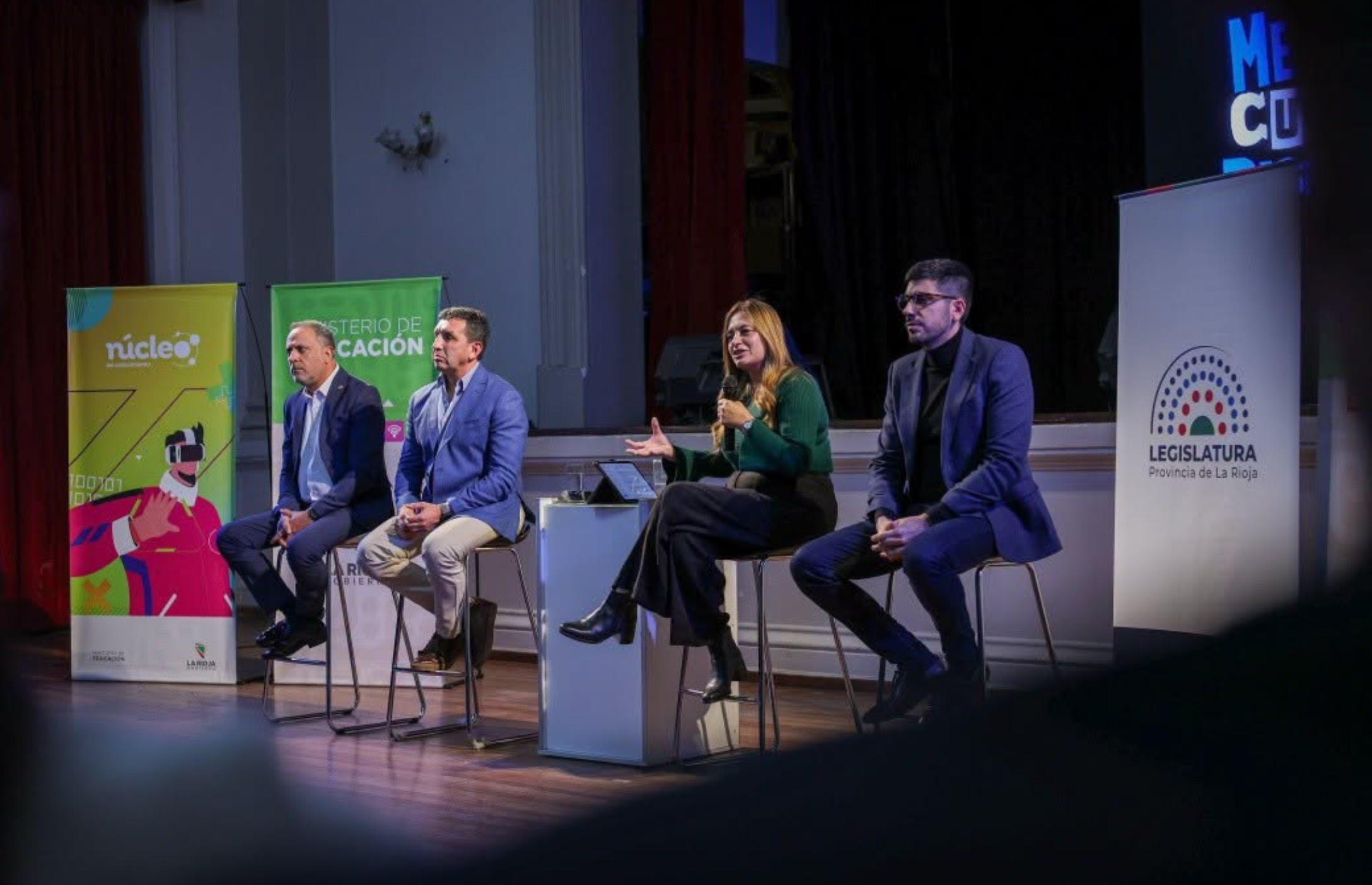 LA FERIA DEL LIBRO FUE ESCENARIO DE UN DEBATE SOBRE EL ESTADO INTELIGENTE Y EL FUTURO DE LA RIOJA