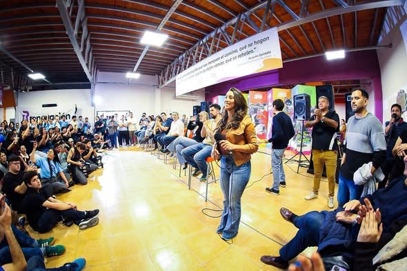 FLORENCIA LÓPEZ CONVOCÓ A LA UNIDAD DEL PERONISMO Y LLAMÓ A LA JUVENTUD A CONSTRUIR UNA ALTERNATIVA PARA EL 2027