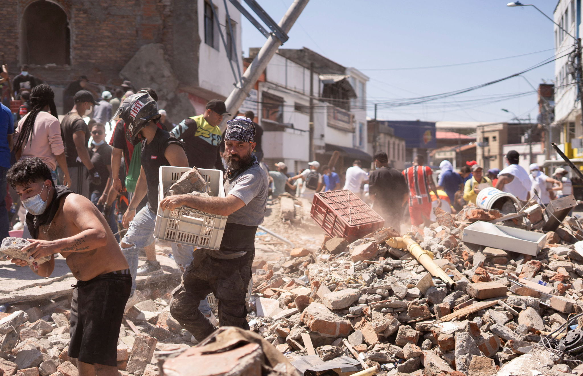COLOMBIA: AL MENOS 240 FALLECIOS Y MÁS DE 1000 HERIDOS