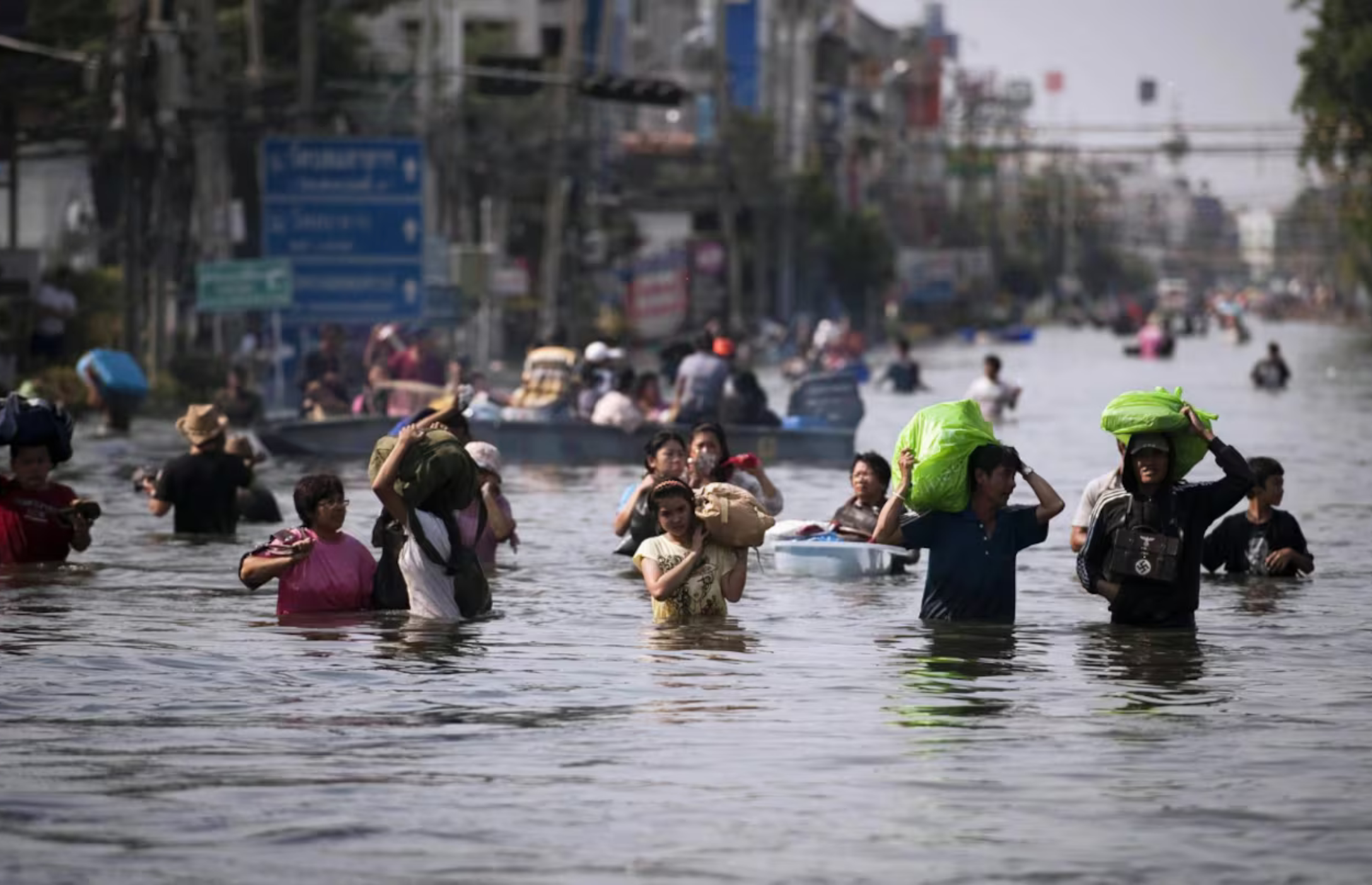 BANGKOK FUE DECLARADA ZONA DE DESASTRE POR GRAVES INUNDACIONES TRAS LAS LLUVIAS TORRENCIALES
