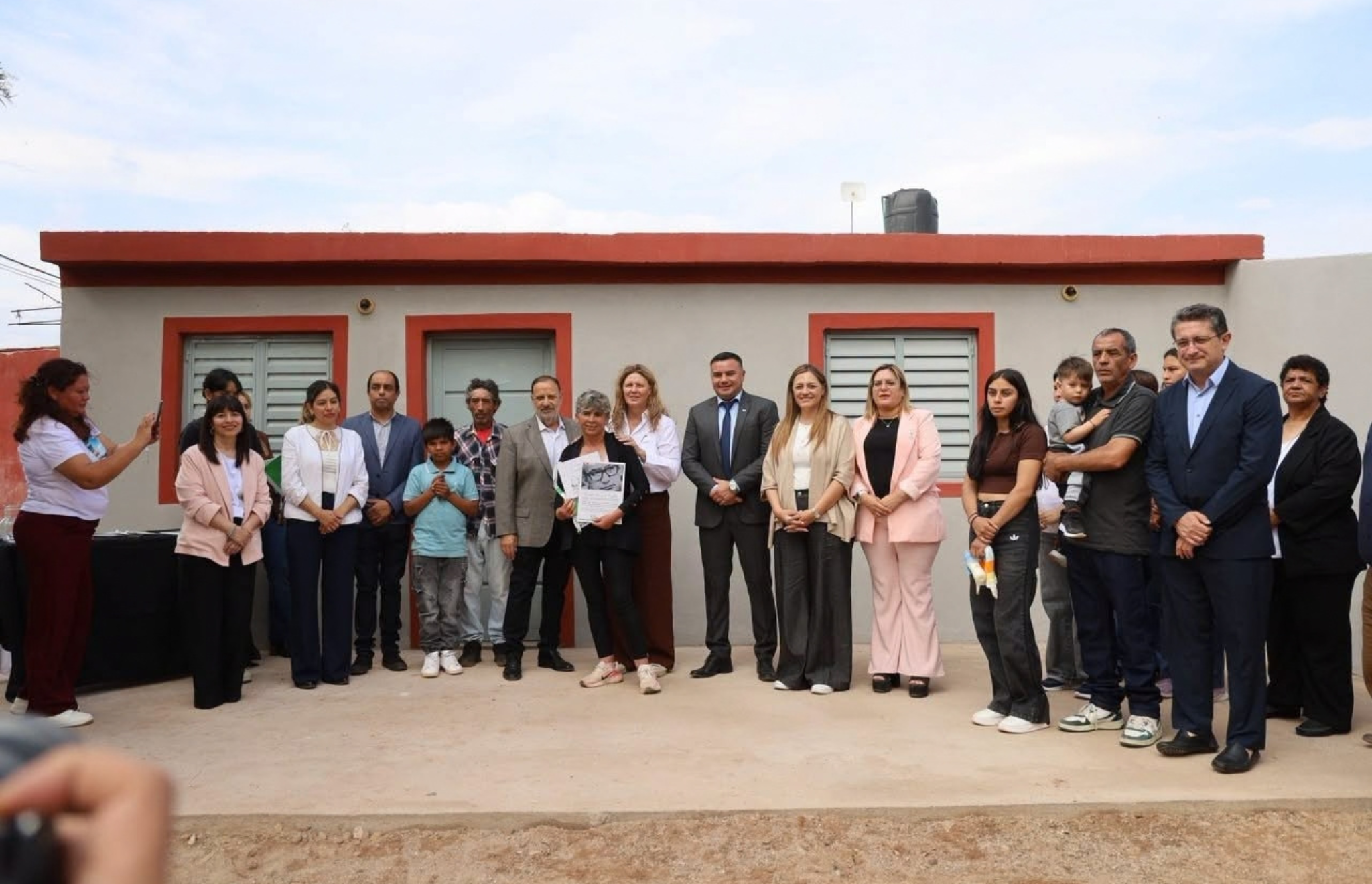 QUINTELA ENTREGÓ SIETE VIVIENDAS Y ANUNCIÓ APOYO PARA DIEZ FAMILIAS EN PATQUÍA