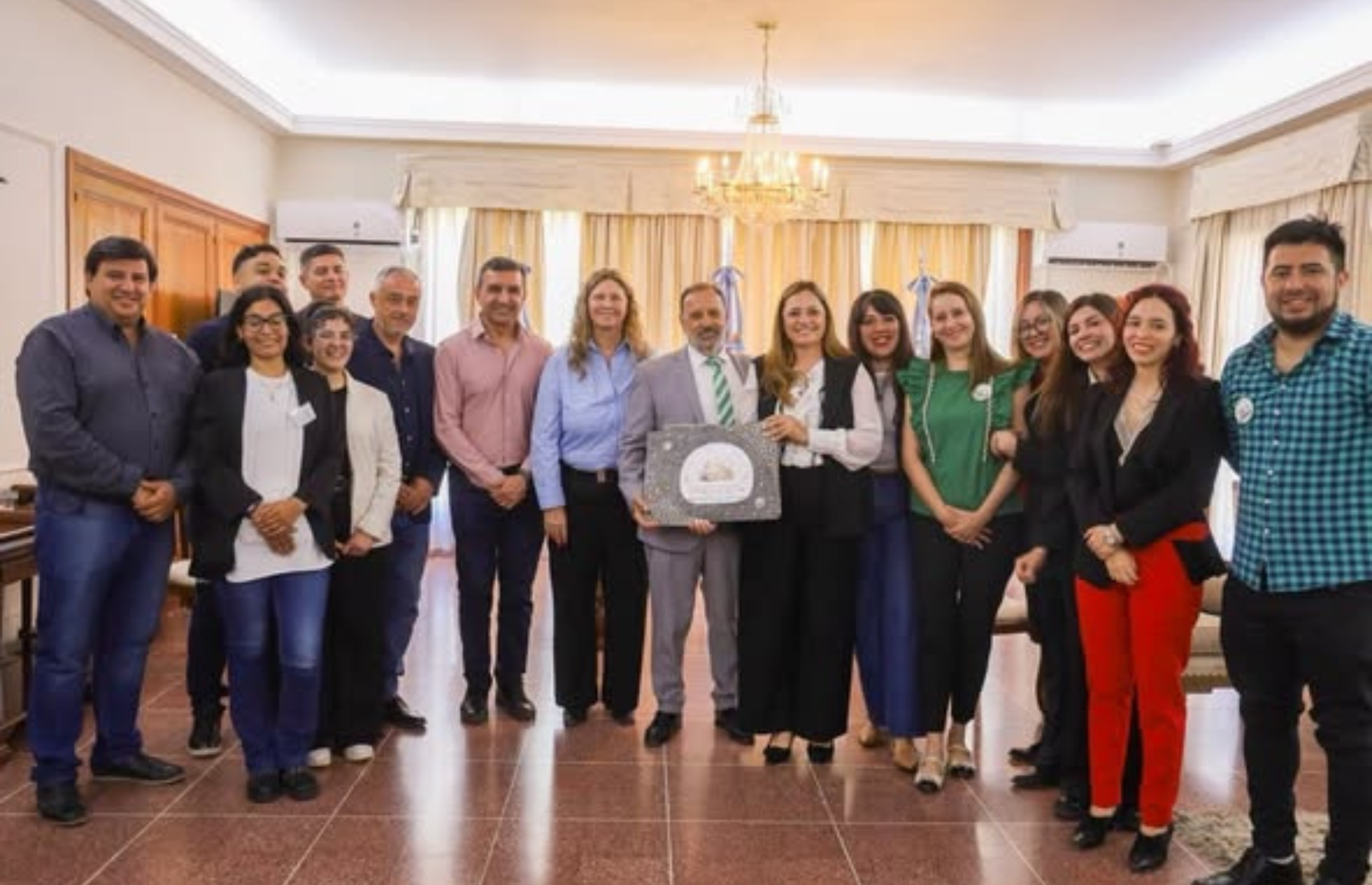 QUINTELA RECIBIÓ A LOS ESTUDIANTES QUE REPRESENTARÁN A LA RIOJA EN LA FERIA NACIONAL DE CIENCIAS