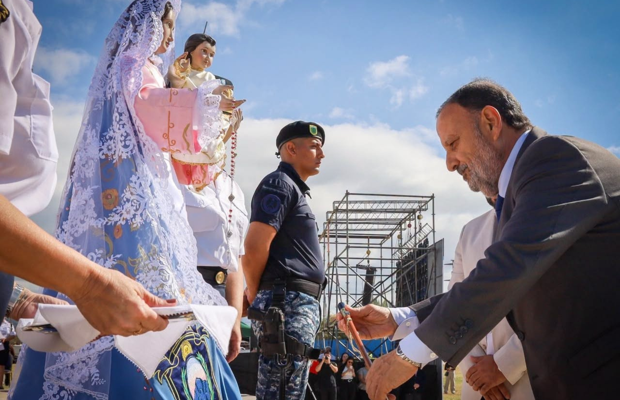 QUINTELA ENCABEZÓ LA CONSAGRACIÓN DE LA VIRGEN DEL ROSARIO COMO PATRONA Y GENERALA DE LA POLICÍA DE LA RIOJA